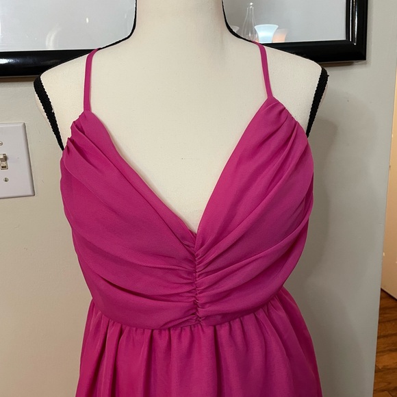 NWOT Flirty Flouncy Fun Beautiful PINK Dress (pinned to show fit) - Picture 3 of 4